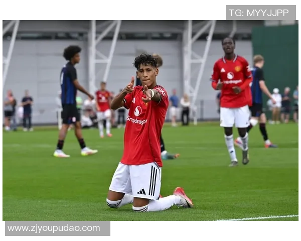 TA:曼联没能使用人数优势,他们看起来像是从未一同踢过球